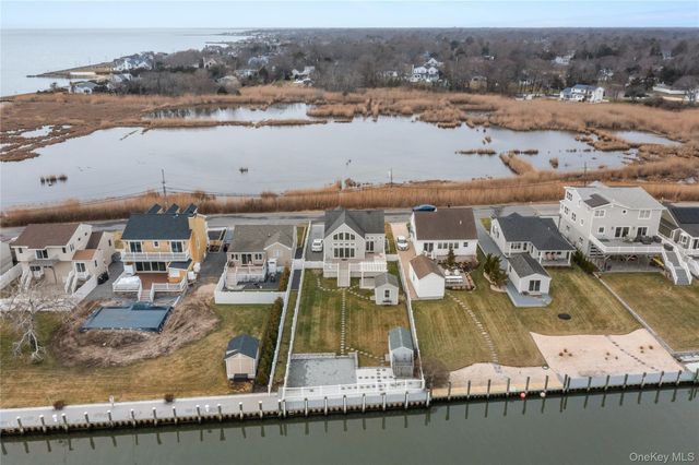 20 Namkee Lane, Blue Point, NY 11715