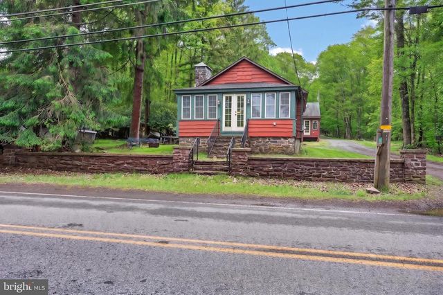 121 S LAKE DR, Lake Harmony, PA 18624