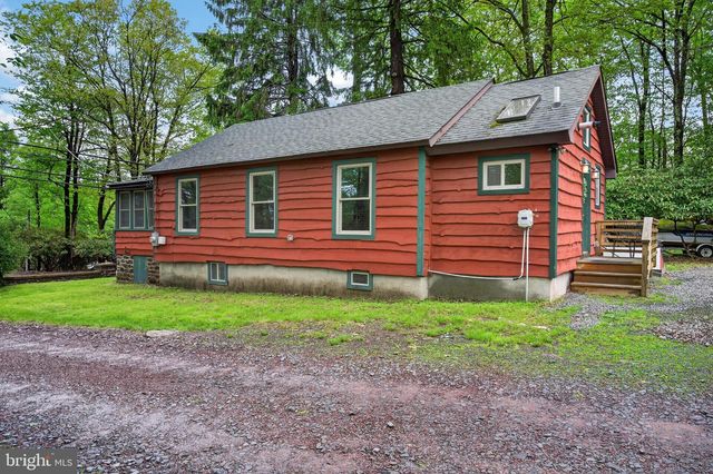 121 S LAKE DR, Lake Harmony, PA 18624