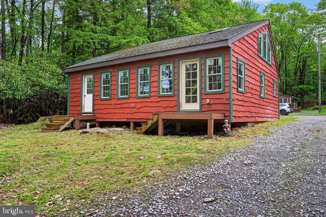 121 S LAKE DR, Lake Harmony, PA 18624