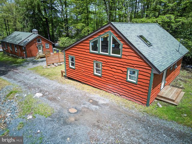 121 S LAKE DR, Lake Harmony, PA 18624