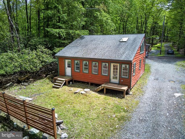 121 S LAKE DR, Lake Harmony, PA 18624