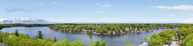 121 S LAKE DR, Lake Harmony, PA 18624