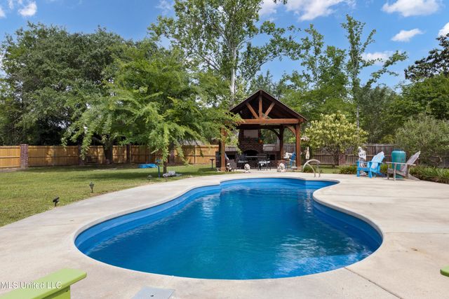 6 N Hill Drive, Carriere, MS 39426