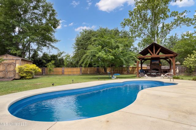 6 N Hill Drive, Carriere, MS 39426