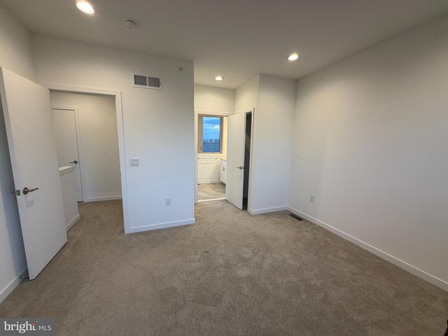 2018 NORTHBANK PL, Philadelphia, PA 19125