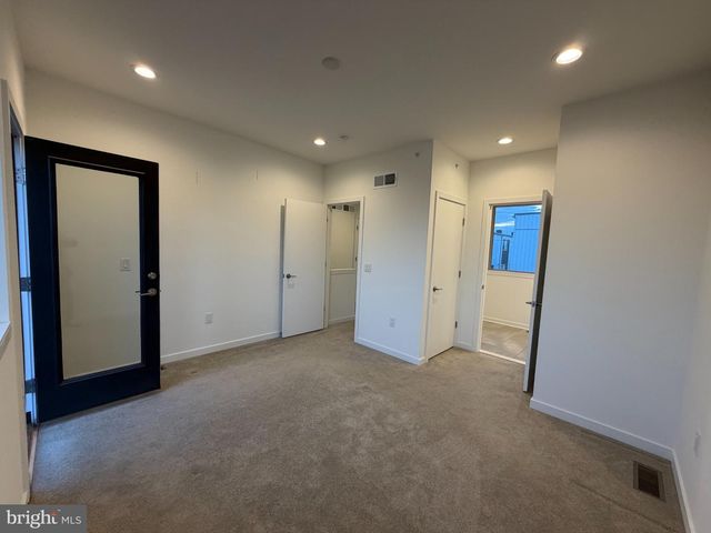 2018 NORTHBANK PL, Philadelphia, PA 19125