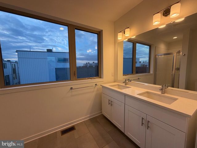 2018 NORTHBANK PL, Philadelphia, PA 19125