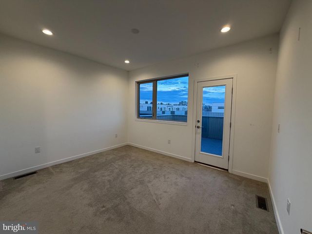 2018 NORTHBANK PL, Philadelphia, PA 19125