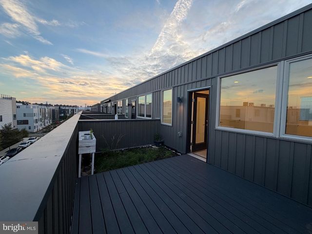 2018 NORTHBANK PL, Philadelphia, PA 19125