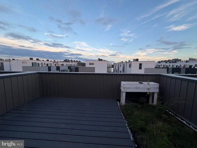 2018 NORTHBANK PL, Philadelphia, PA 19125