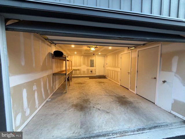 2018 NORTHBANK PL, Philadelphia, PA 19125