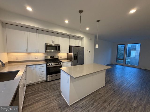 2018 NORTHBANK PL, Philadelphia, PA 19125