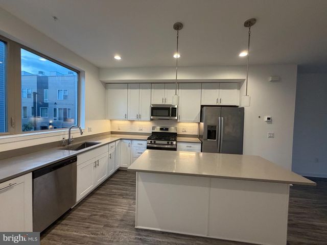 2018 NORTHBANK PL, Philadelphia, PA 19125