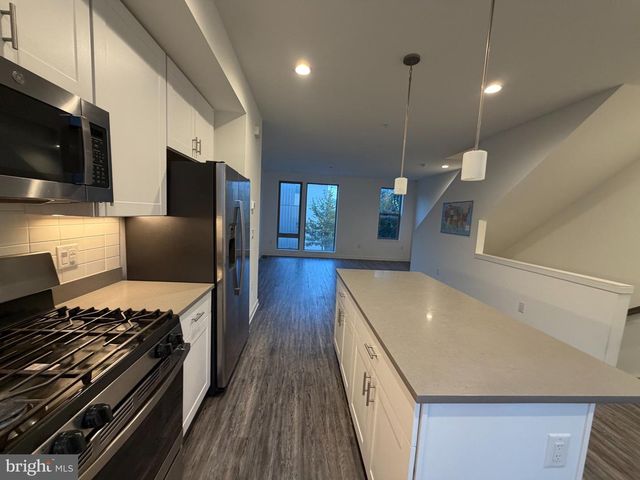 2018 NORTHBANK PL, Philadelphia, PA 19125