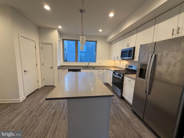 2018 NORTHBANK PL, Philadelphia, PA 19125