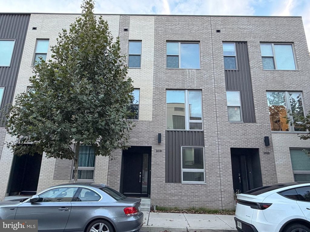 2018 NORTHBANK PL, Philadelphia, PA 19125