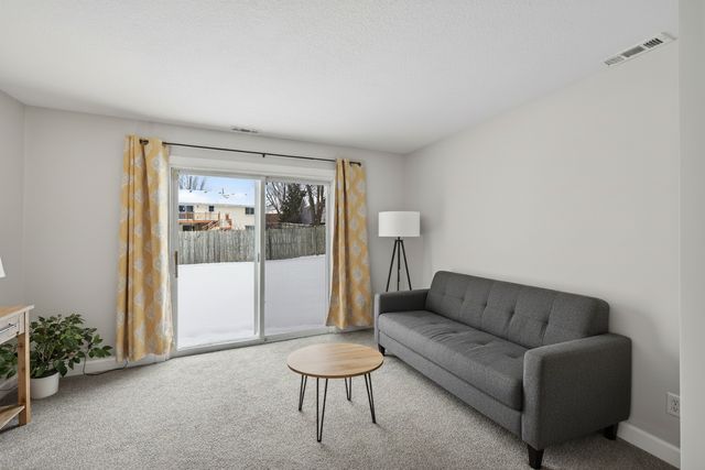 842 Woodgate Drive 211, Vadnais Heights, MN 55127