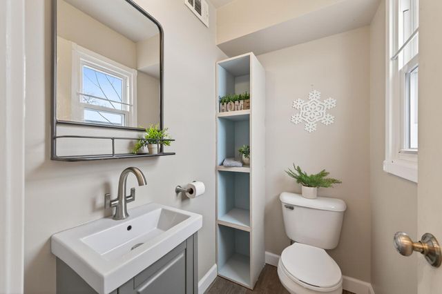 842 Woodgate Drive 211, Vadnais Heights, MN 55127