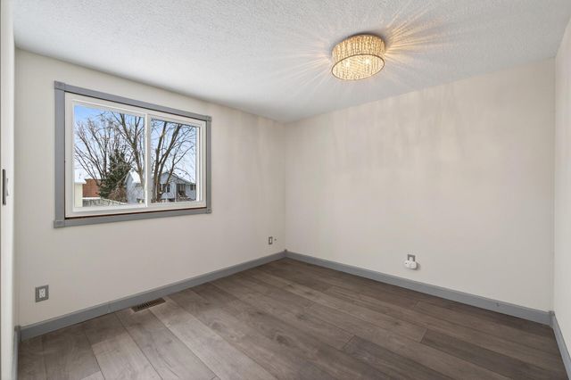 842 Woodgate Drive 211, Vadnais Heights, MN 55127