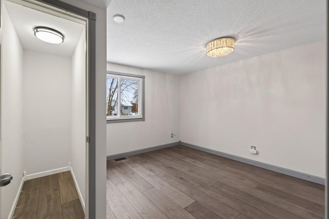 842 Woodgate Drive 211, Vadnais Heights, MN 55127