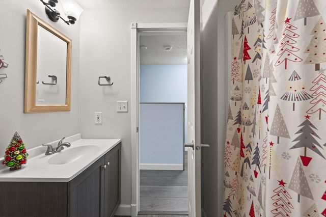 842 Woodgate Drive 211, Vadnais Heights, MN 55127