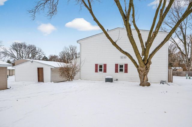 842 Woodgate Drive 211, Vadnais Heights, MN 55127