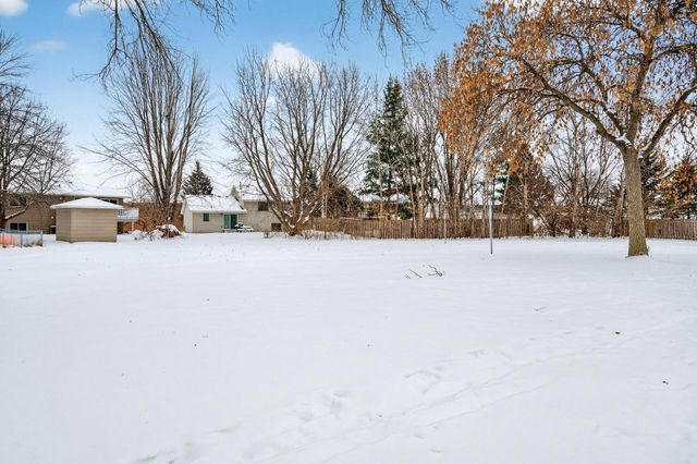 842 Woodgate Drive 211, Vadnais Heights, MN 55127
