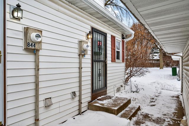 842 Woodgate Drive 211, Vadnais Heights, MN 55127