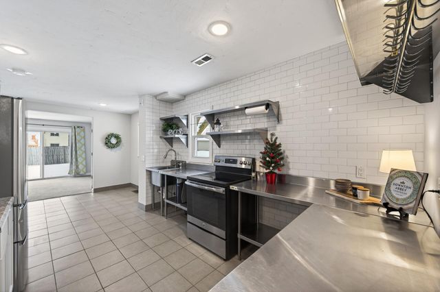 842 Woodgate Drive 211, Vadnais Heights, MN 55127