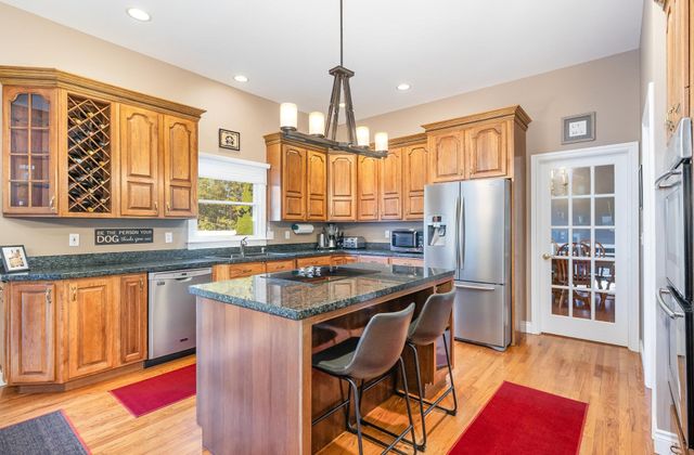 1545 Wedgewood Place, Essexville, MI 48732