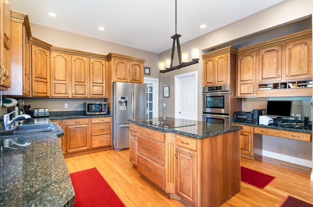 1545 Wedgewood Place, Essexville, MI 48732