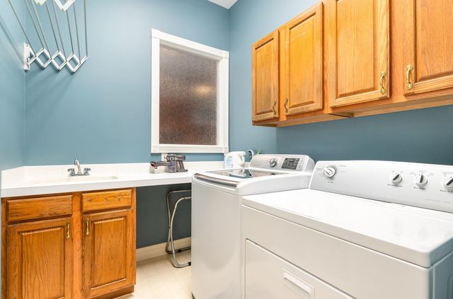 1545 Wedgewood Place, Essexville, MI 48732