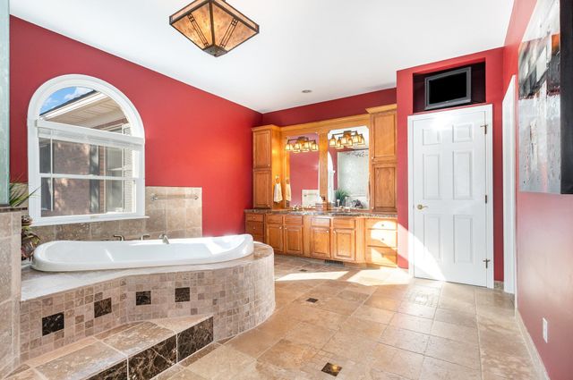 1545 Wedgewood Place, Essexville, MI 48732