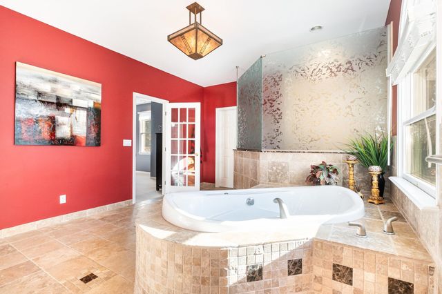 1545 Wedgewood Place, Essexville, MI 48732