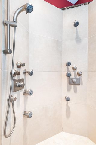 1545 Wedgewood Place, Essexville, MI 48732