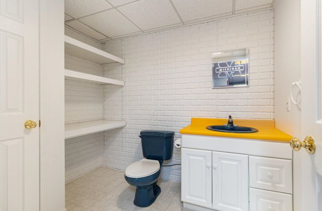 1545 Wedgewood Place, Essexville, MI 48732