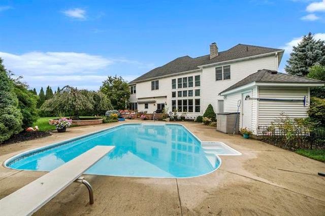 1545 Wedgewood Place, Essexville, MI 48732