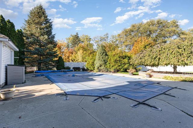 1545 Wedgewood Place, Essexville, MI 48732