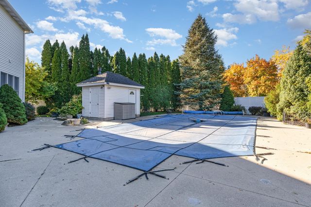 1545 Wedgewood Place, Essexville, MI 48732