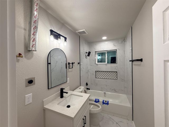 5238 Pease St 1, Houston, TX 77023