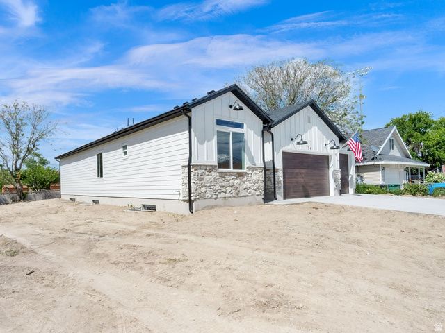 54 W WOODROW ST, Murray, UT 84107