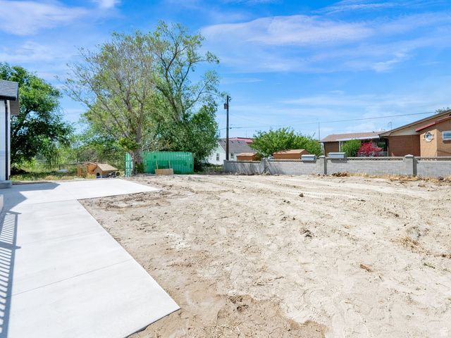 54 W WOODROW ST, Murray, UT 84107