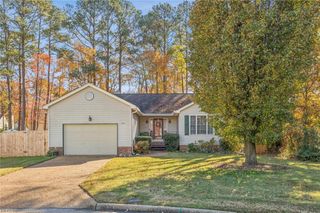 300 Buttercup LN, Newport News, VA 23602