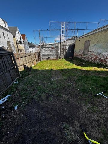 203 Lawrence St, Paterson City, NJ 07501