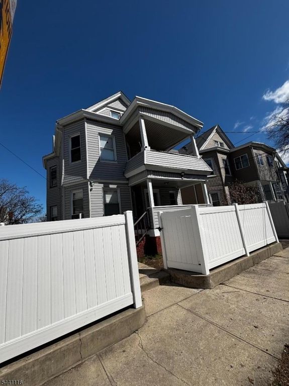 203 Lawrence St, Paterson City, NJ 07501