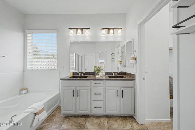 3957 S VINEYARD Court, Gilbert, AZ 85297