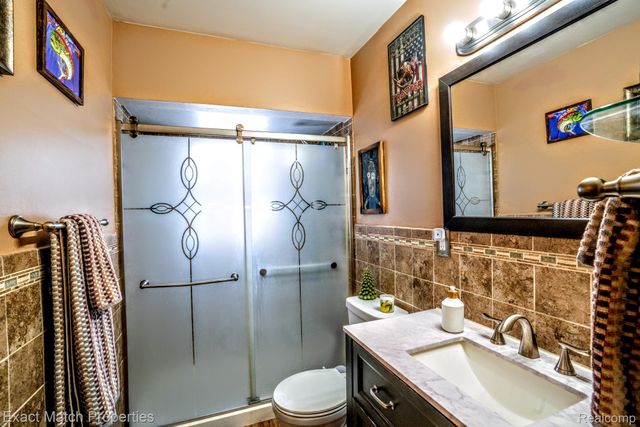 102 E Cornell Avenue, Pontiac, MI 48340