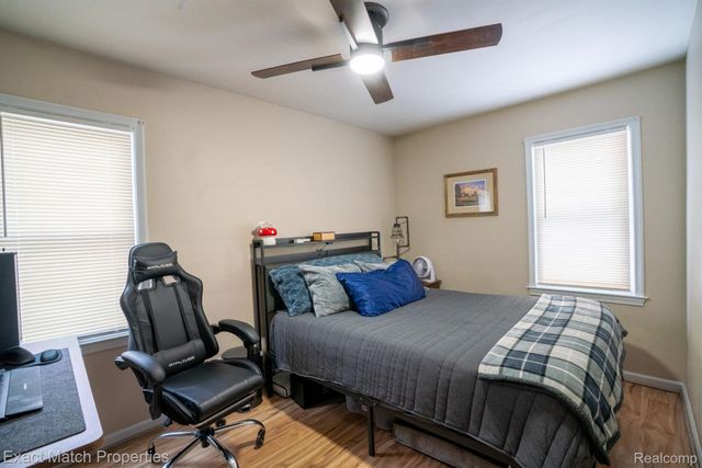 102 E Cornell Avenue, Pontiac, MI 48340