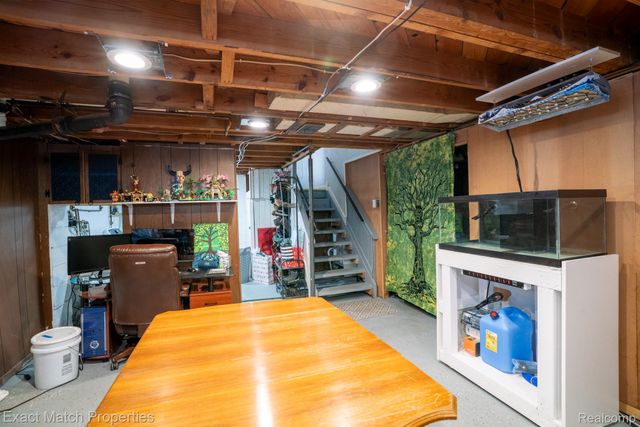 102 E Cornell Avenue, Pontiac, MI 48340